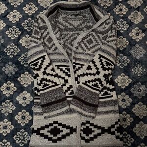 Cable & Gauge Black and Gray Patterned Cardigan​